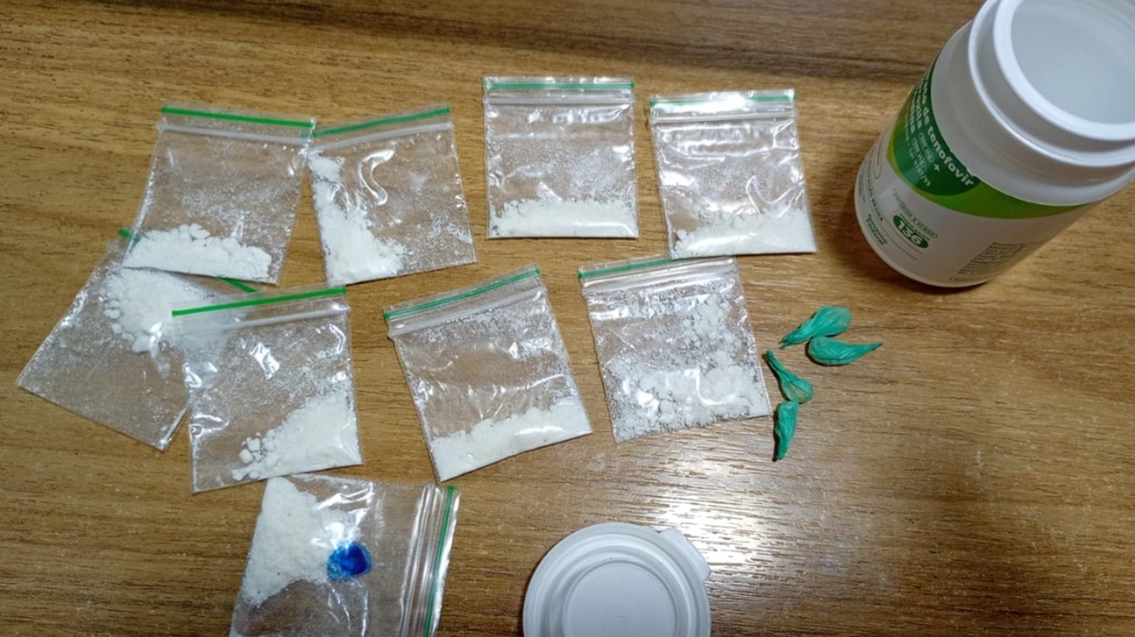 Homem é preso após drogas serem encontradas em vaso de plantas no Centro de Santa Maria