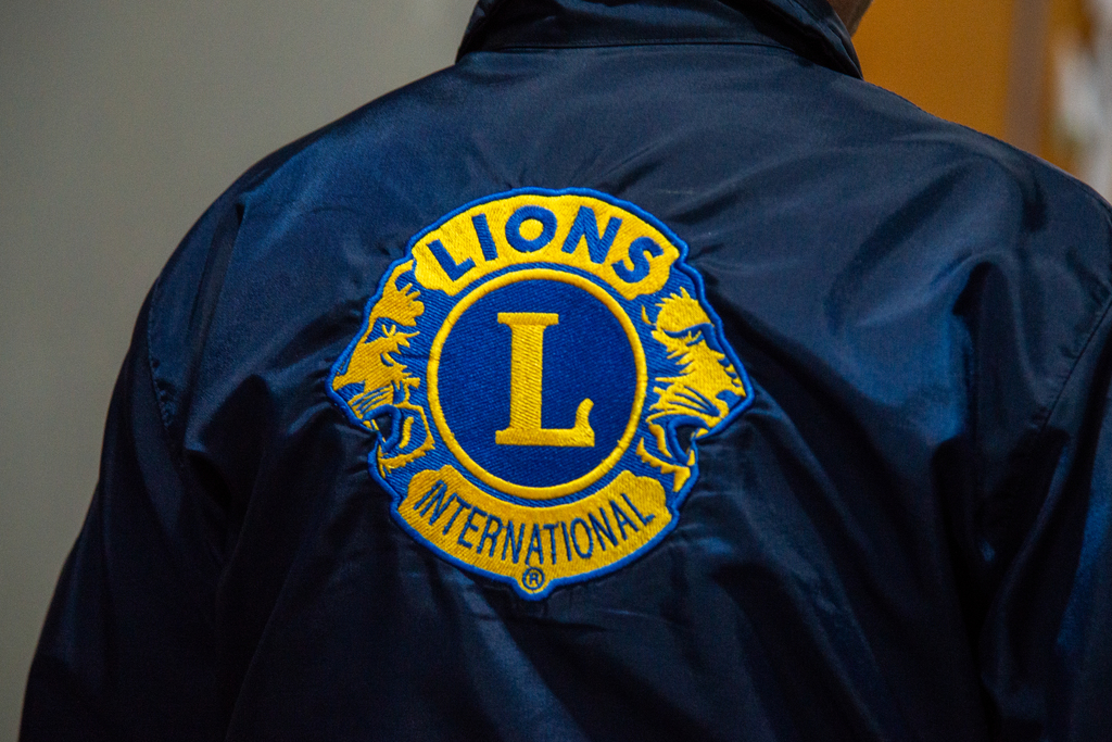 Lions Clube promove brechó solidário com atrações musicais para arrecadar fundos ao Projeto Global Visão