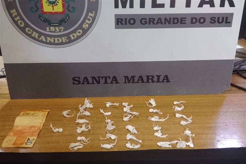 Adolescente é apreendido com 32 porções de cocaína durante operação da Brigada Militar em Santa Maria