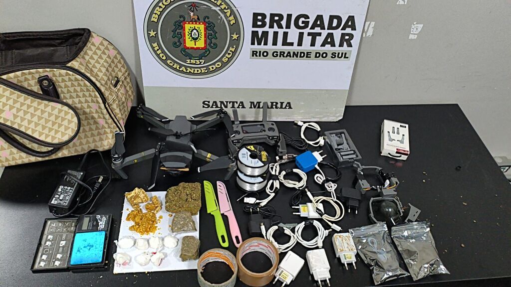 Adolescente é apreendido com mochila contendo drogas e drone em Santa Maria