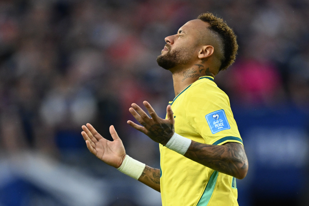 981 dias depois: Neymar volta a atuar pela Seleção na vitória do Brasil sobre a Escócia na Copa do Mundo