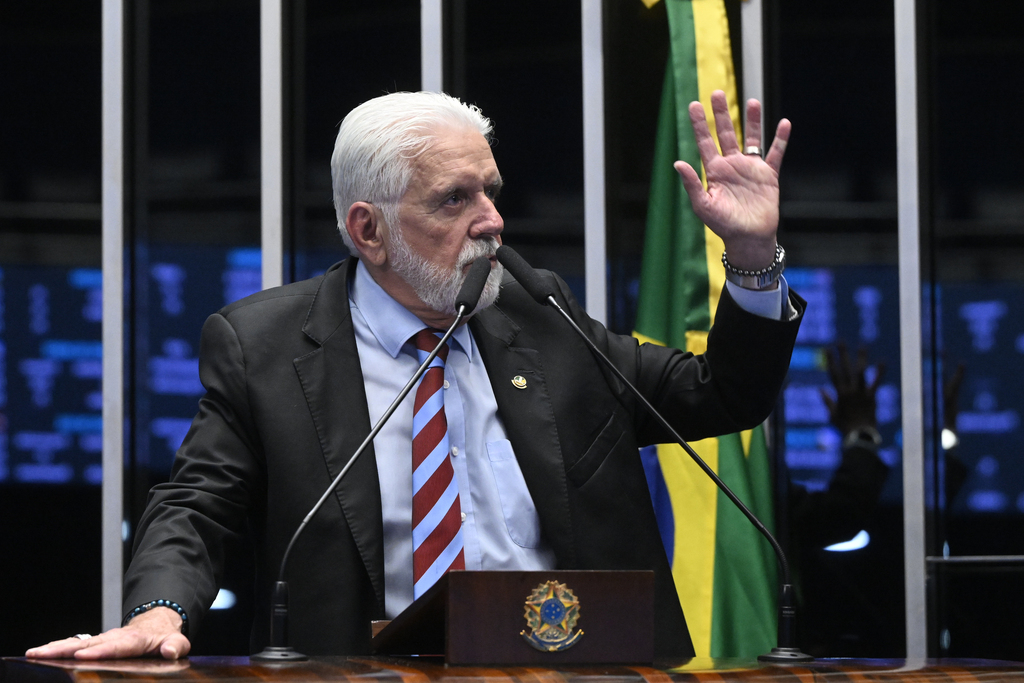Pressionado pelas denúncias sobre o caso Master, Jaques Wagner deixa a liderança do governo Lula no Senado
