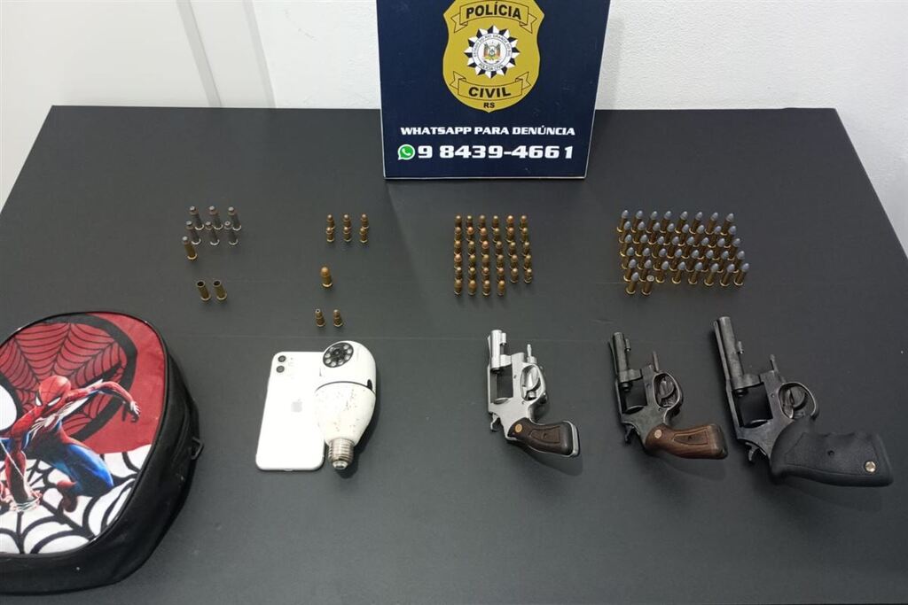 título imagem Armas são localizadas dentro de mochila infantil e casal é preso em flagrante em Tupanciretã