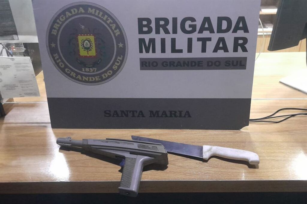 Com faca e arma de brinquedo, homem é detido próximo ao Estádio Presidente Vargas em Santa Maria