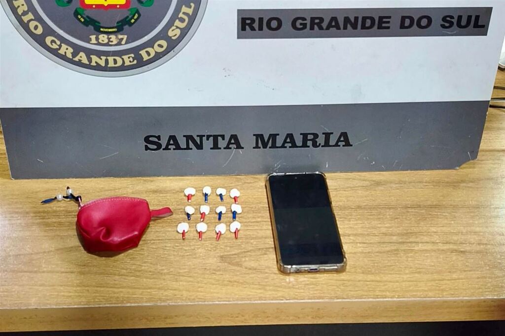 Mulher é presa durante tele-entrega de cocaína em Santa Maria