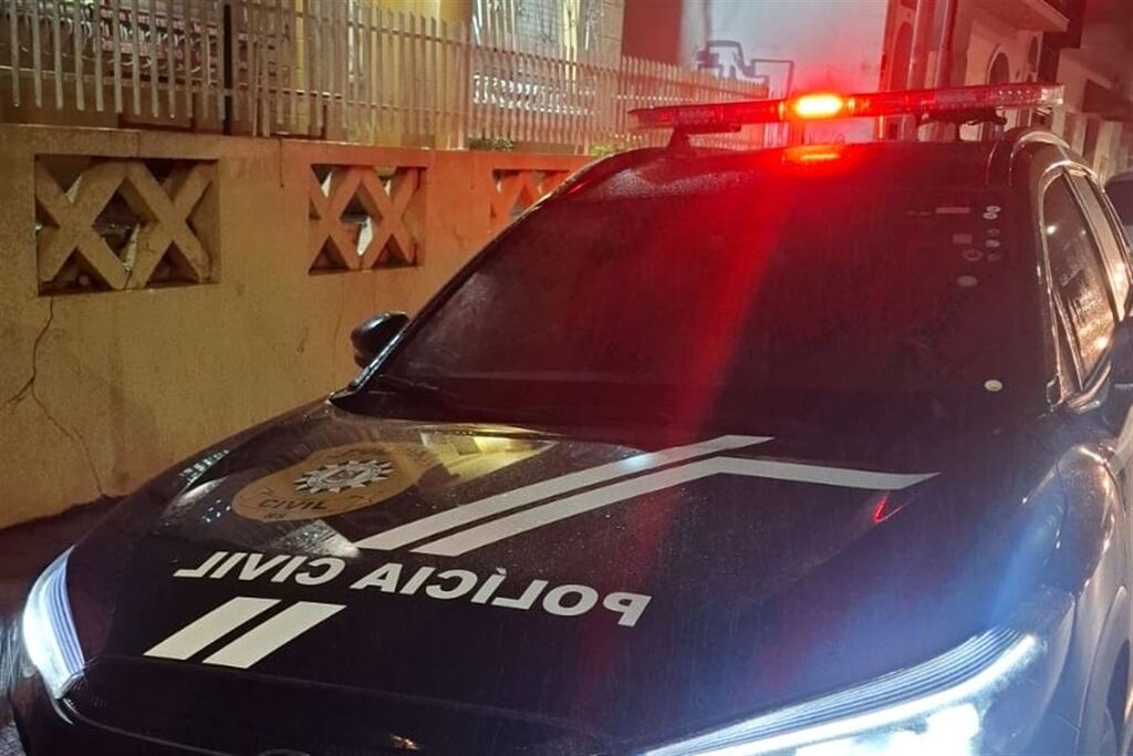 título imagem Homem com antecedentes criminais é preso por descumprir medida protetiva da ex-companheira em Santa Maria