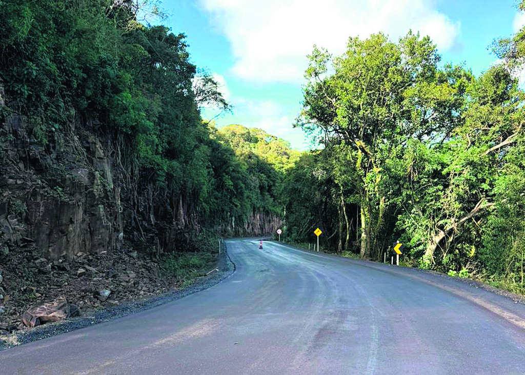 Depois de décadas de espera, asfalto chega a São Martinho da Serra