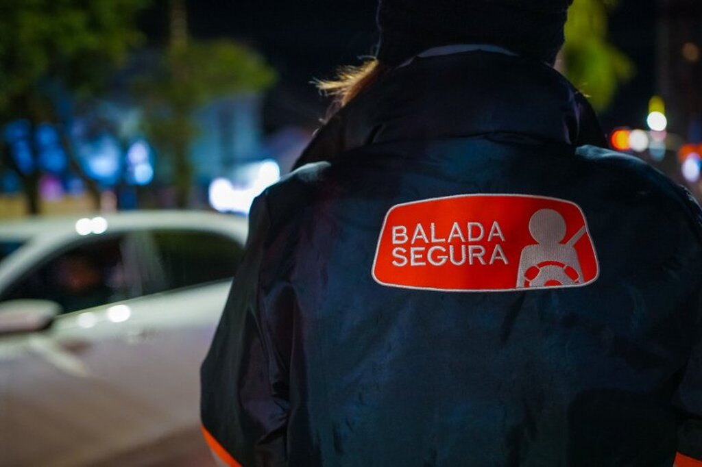 Prefeitura fiscaliza mais de 150 veículos em ação da Balada Segura na Avenida Dores