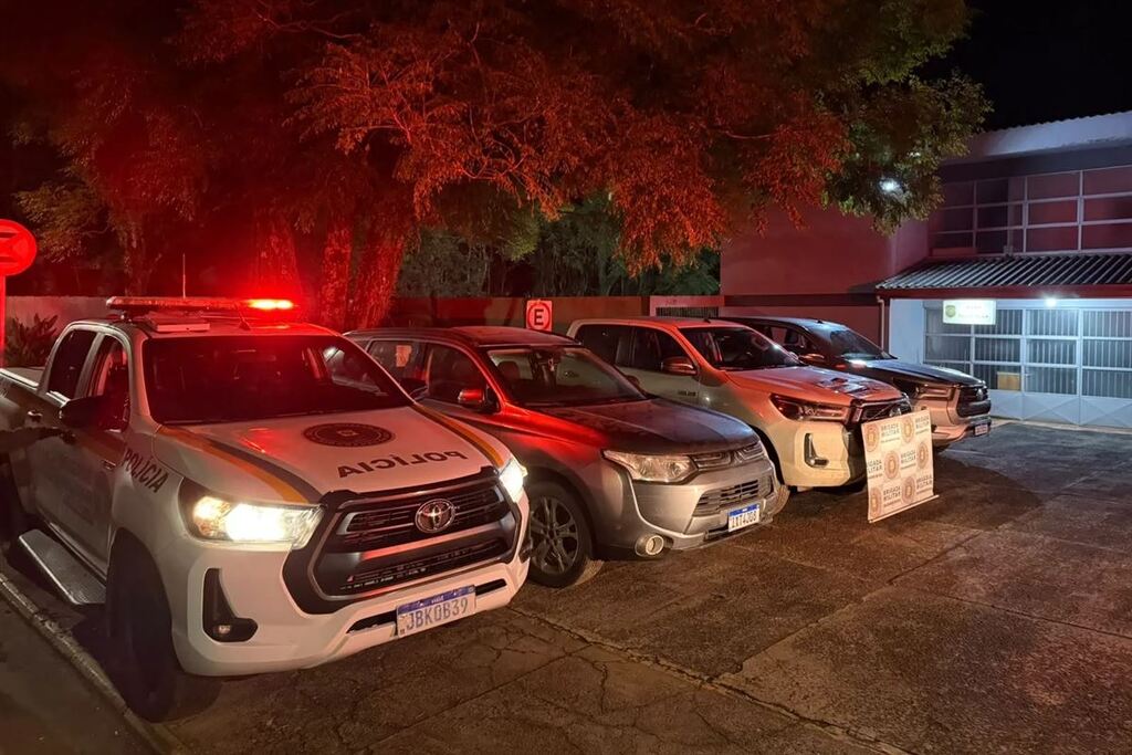 Dupla é presa na região com três caminhonetes furtadas avaliadas em quase R$ 1 milhão