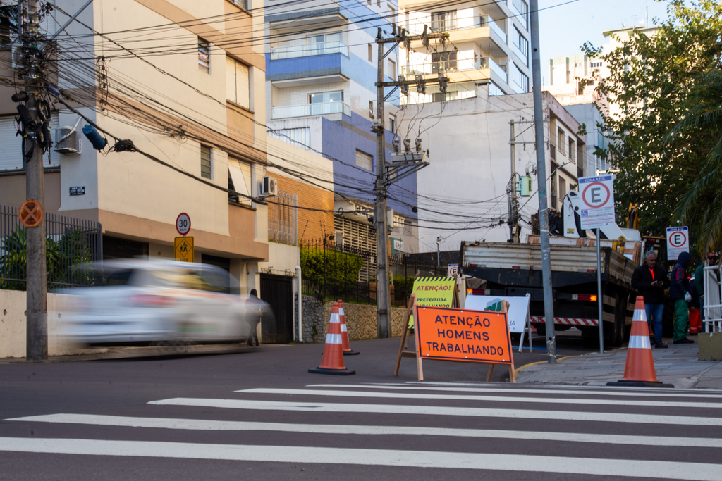 Obras na Rua Floriano Peixoto envolvem inovações estruturais e bloqueios por quadras nos próximos meses