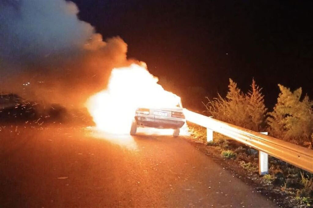 título imagem Veículo é destruído por incêndio em trecho da ERS-149 na Quarta Colônia