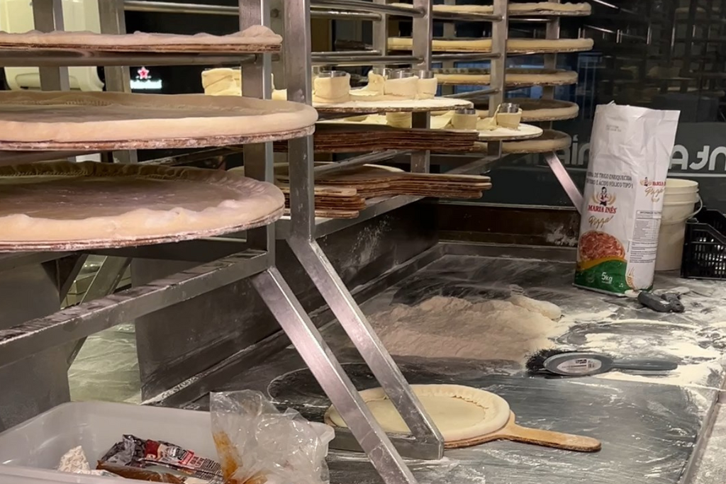 Bastidores no dia da pizza: uma noite com a 