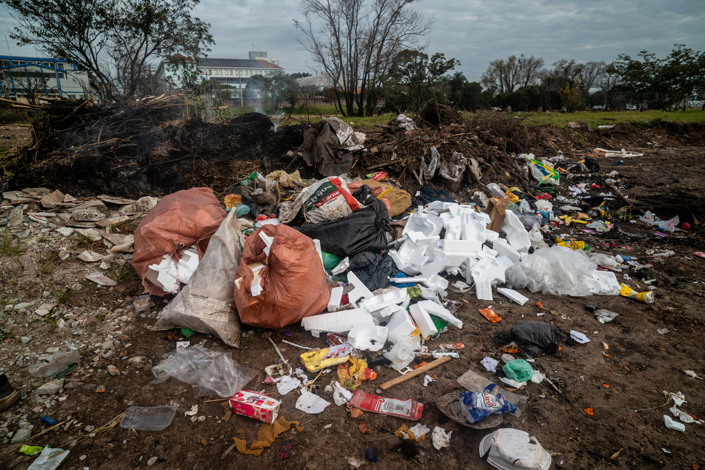 Terreno do Km 2 volta a registrar descarte irregular de lixo menos de 10 dias após mutirão de limpeza