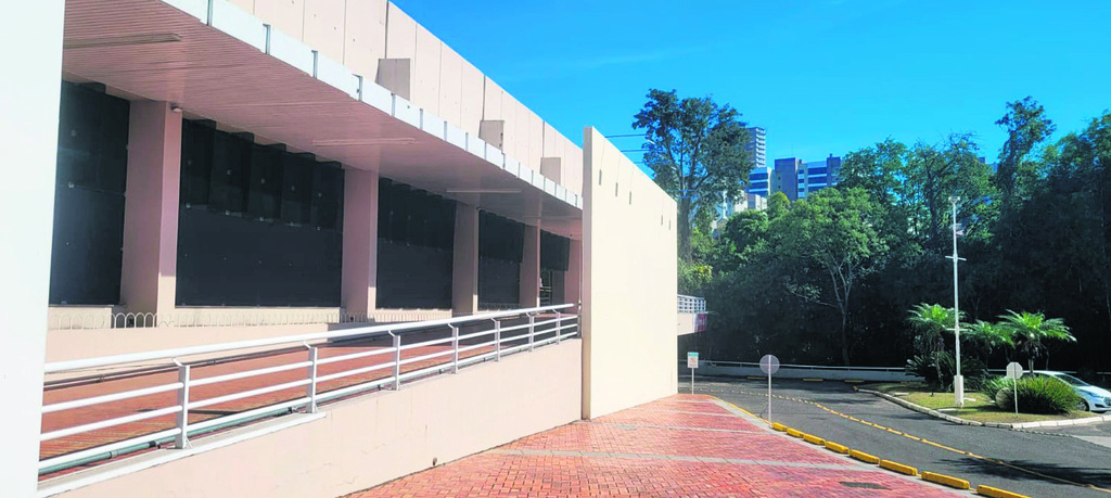 Monet deve anunciar em breve o que será  feito do prédio do antigo BIG/Carrefour