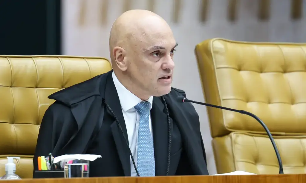 título imagem STF suspende por 90 dias visitas de Flávio a Jair Bolsonaro em prisão domiciliar