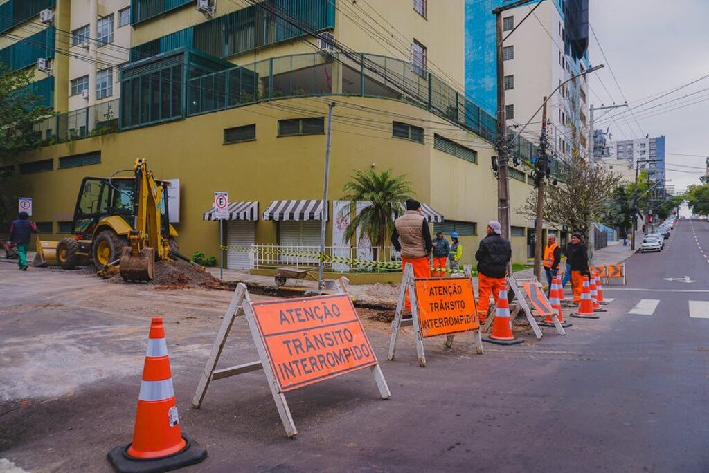 Bloqueio na Rua Floriano Peixoto segue até 24 de julho para obras de drenagem em Santa Maria