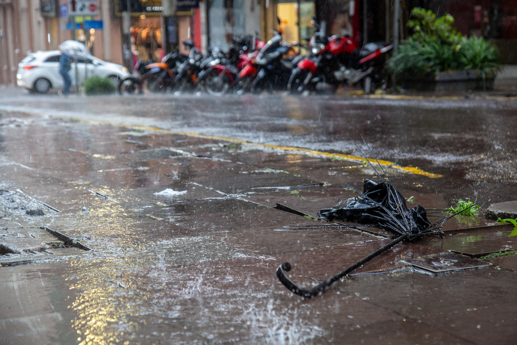 Com previsão de temporais e calor de 30°C, Santa Maria pode ter até 100 mm de chuva nos próximos dias