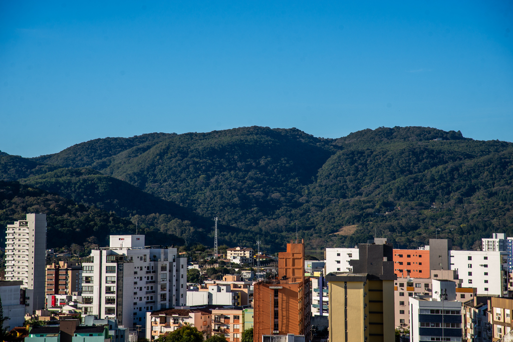 Quarta-feira de sol e tempo seco antecede calor, vento norte e previsão de temporais