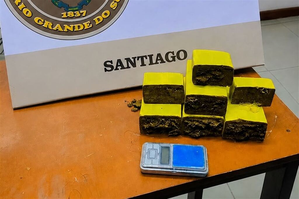 Homem é preso com tijolos de maconha durante ação da Brigada Militar em Santiago