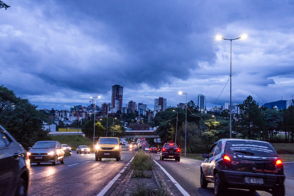 Defesa Civil orienta população sobre como agir em caso de inundações