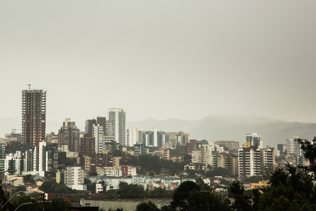 Santa Maria segue em alerta para chuva, mas previsão reduz risco de temporais antes do fim de semana