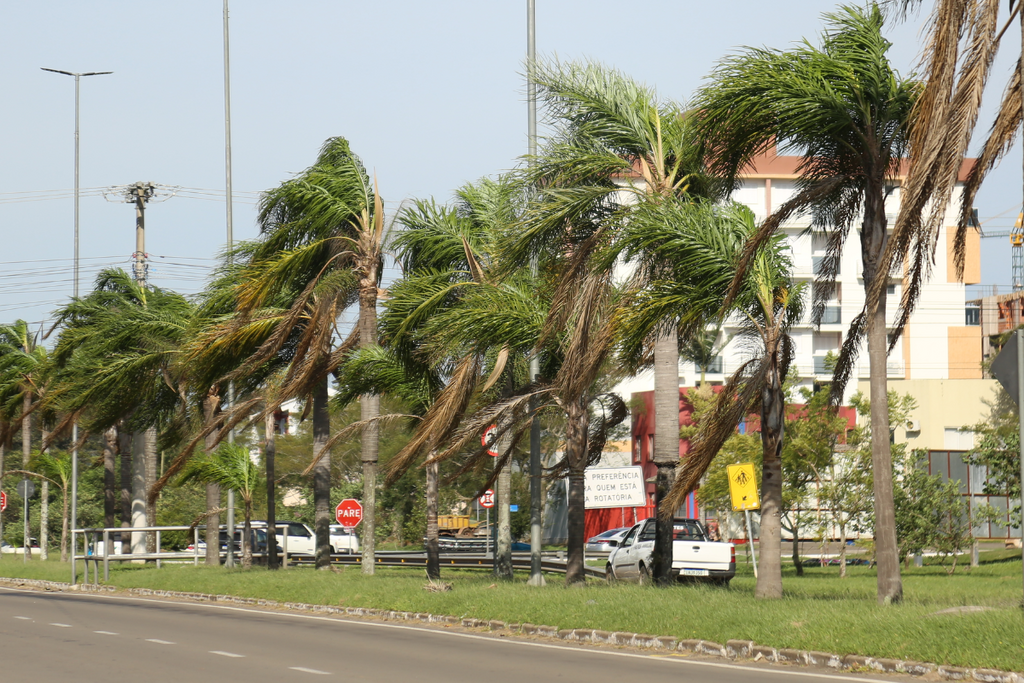 Vento norte mantém calor antes de temporais em Santa Maria; previsão indica chuva acima de 100 mm e rajadas de até 100 km/h