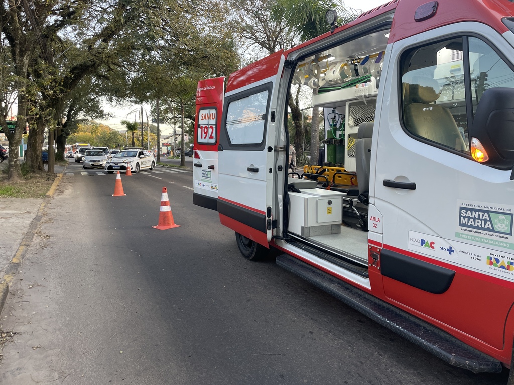 Mulher fica gravemente ferida após ser atropelada em faixa de pedestres de avenida em Santa Maria