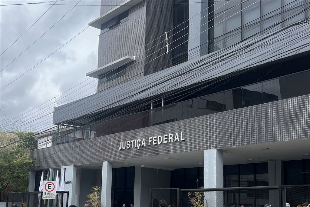 título imagem Trio vira réu por aliciar mulher da Argentina e mantê-la em esquema de exploração sexual no RS