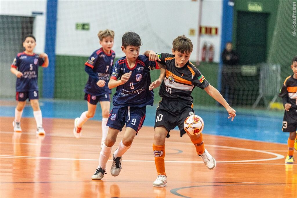 Estão abertas as inscrições para os campeonatos municipais de futsal de base