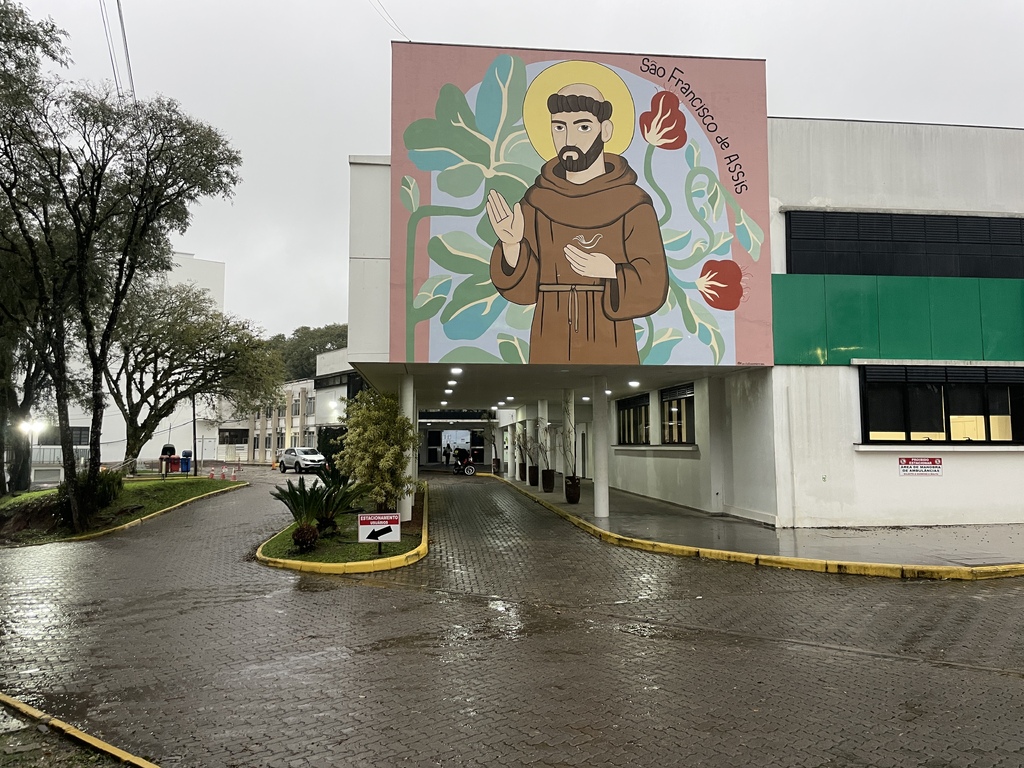 Após alagamento, UTI do Hospital São Francisco de Assis deve reabrir entre quarta e quinta-feira
