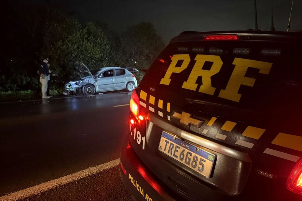 Família escapa ilesa após carro com placas de Santa Maria incendiar na BR-158