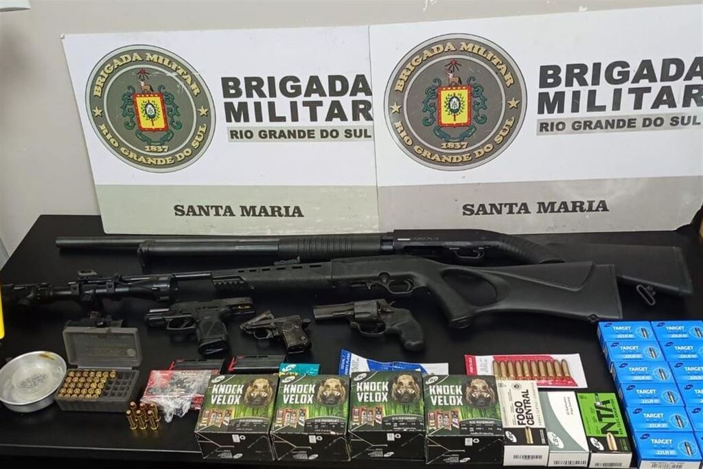 Ocorrência de homem em surto termina com cinco armas e quase 800 munições apreendidas em Santa Maria