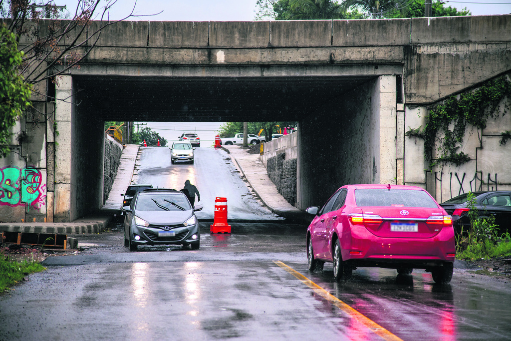 Mesmo sem liberação oficial, motoristas já utilizam túnel da Rua Capitão Vasco da Cunha, em Santa Maria
