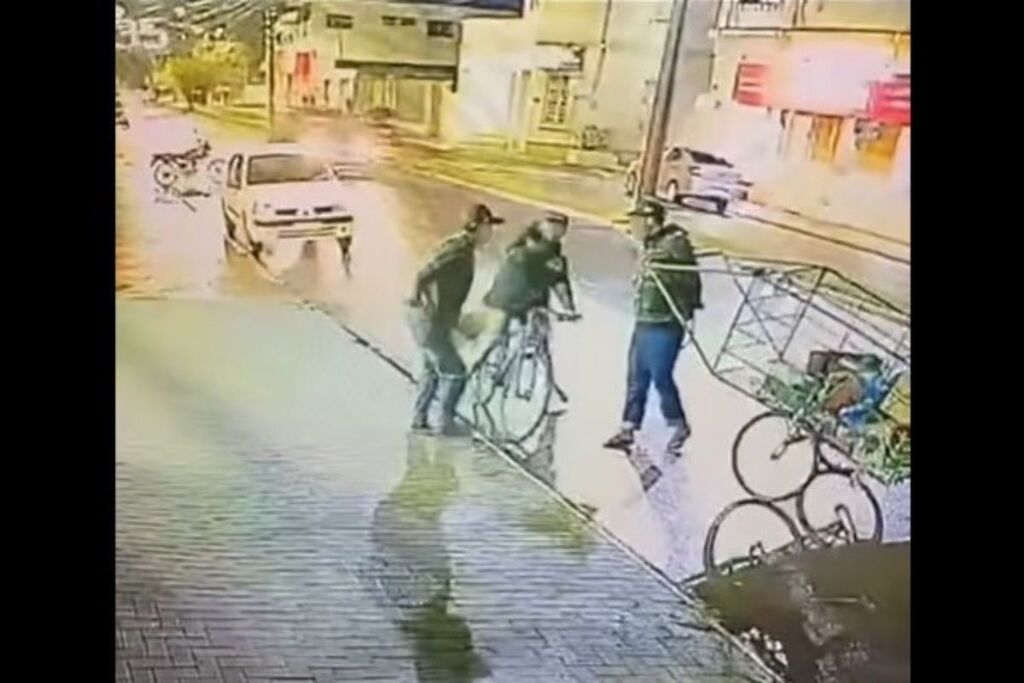 Ciclista é morto após ser esfaqueado na principal avenida do comércio de Tupanciretã