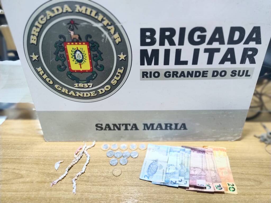 Homem com antecedentes por homicídio e tráfico é preso com poções de crack em Santa Maria