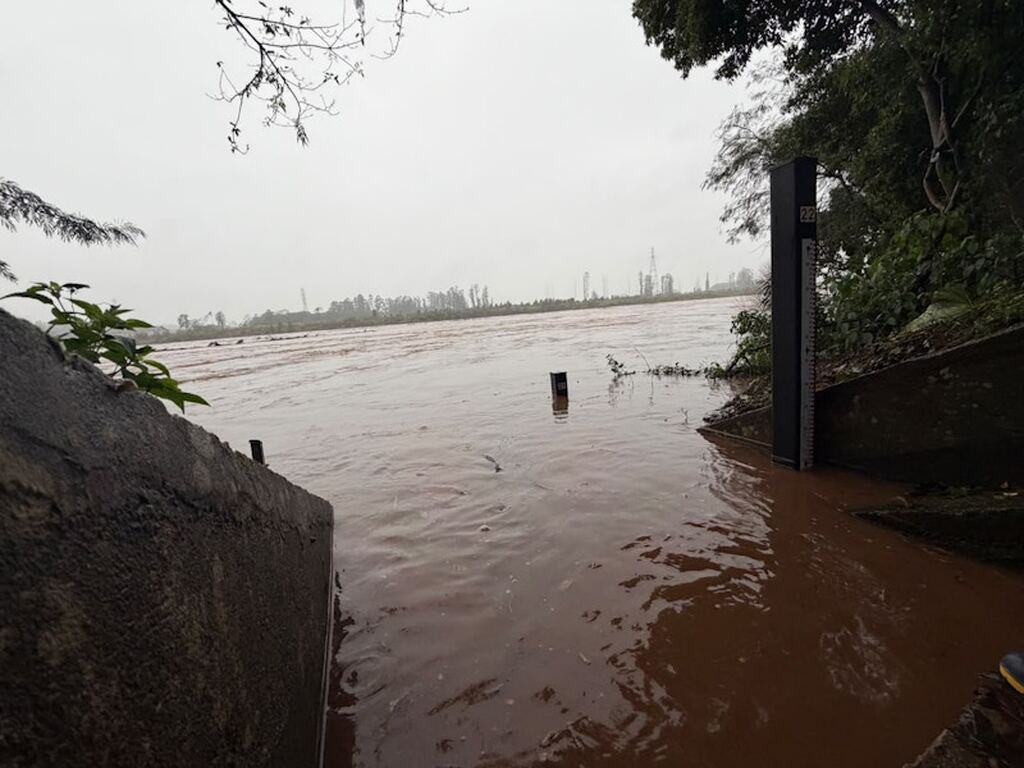 título imagem Rios voltam a subir no RS e Defesa Civil mantém monitoramento; na Região Central, níveis seguem abaixo da cota de inundação