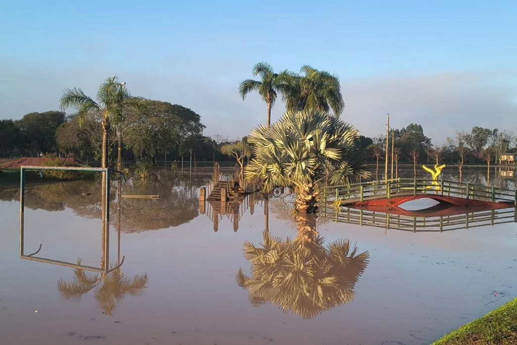 Rio Jacuí começa a baixar após atingir Parque Histórico de Dona Francisca