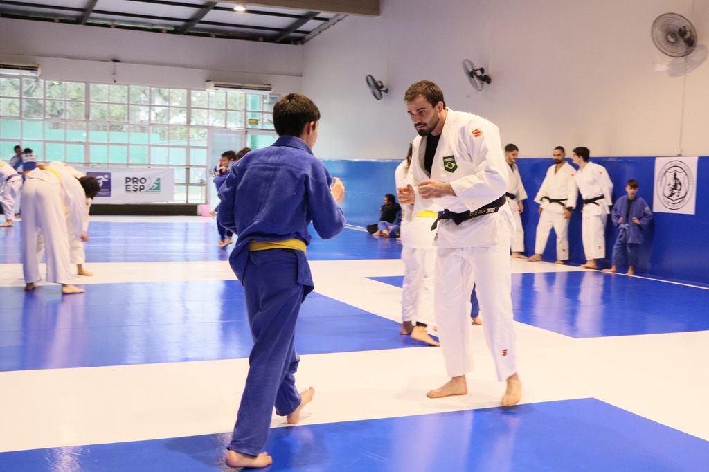 EM FOTOS: Com presença de judoca medalhista olímpico, ATC reinaugura espaço de artes marciais