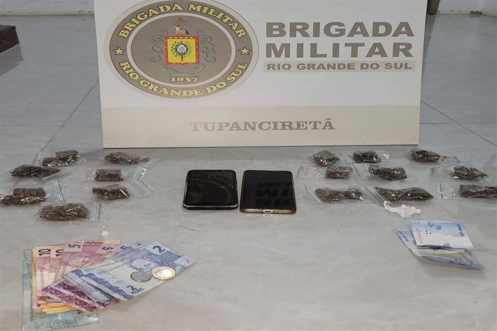 Após denúncia anônima, dupla suspeita de realizar entrega de drogas é presa em Tupanciretã