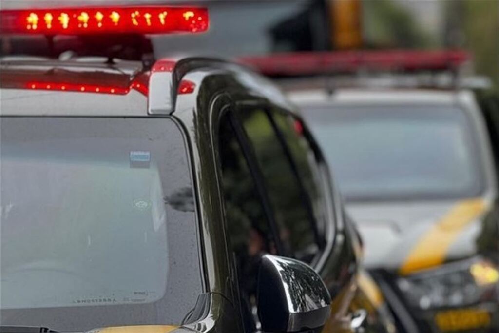 Homem com mandado de prisão em aberto é recapturado espiando pátios de residências em Santa Maria
