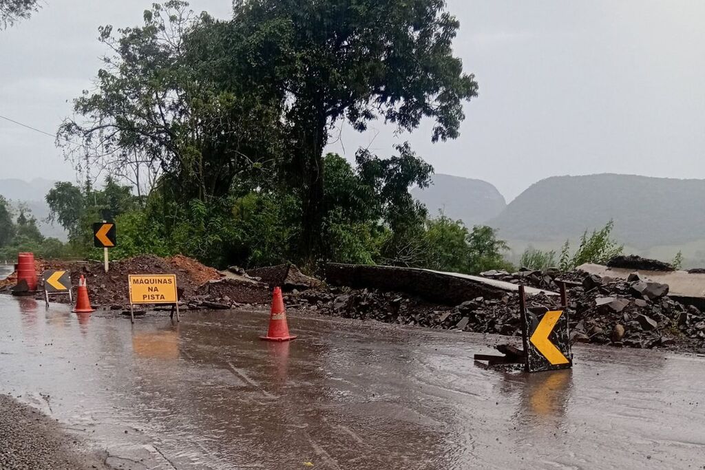Trecho da ERS-348 opera em meia pista no acesso a Ivorá