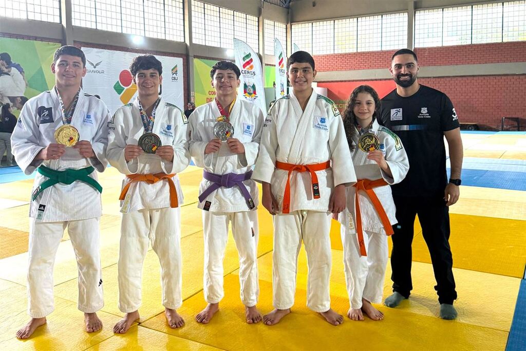 Judocas do ATC trazem medalhas de competição em Porto Alegre