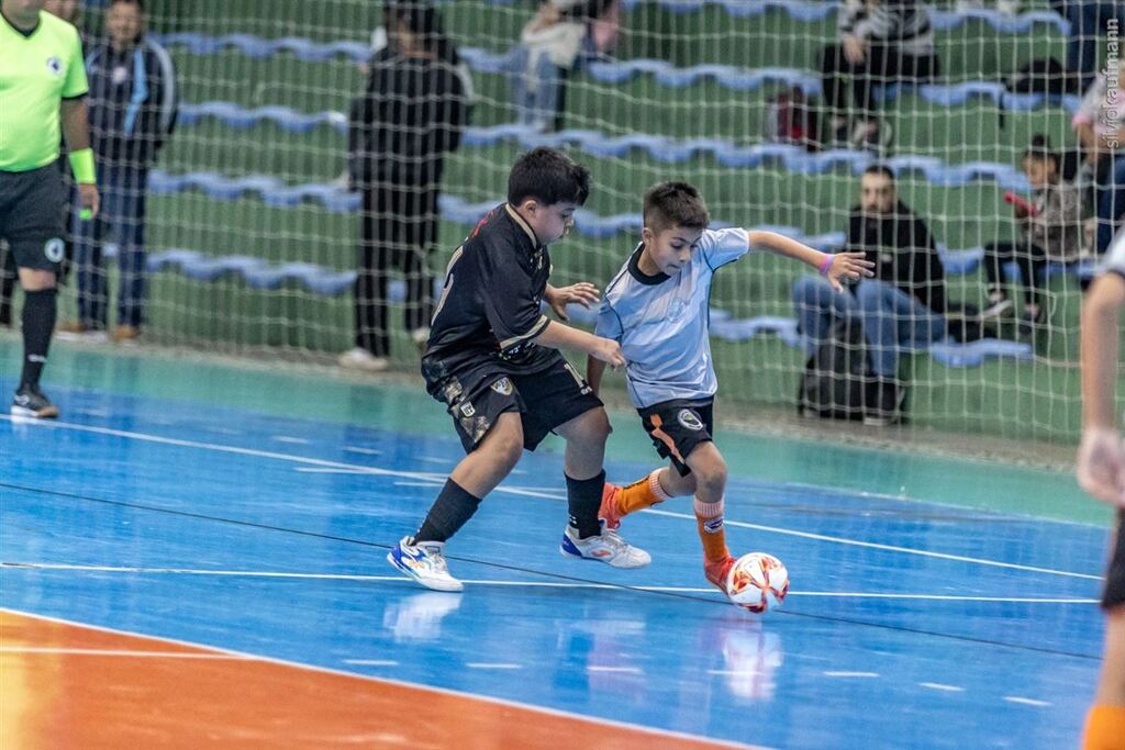 Quatro jogos abrem o Campeonato Municipal de Futsal de Base nesta quinta-feira