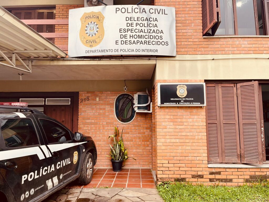 Briga entre vizinhos termina com homem esfaqueado e suspeito preso em flagrante em Santa Maria