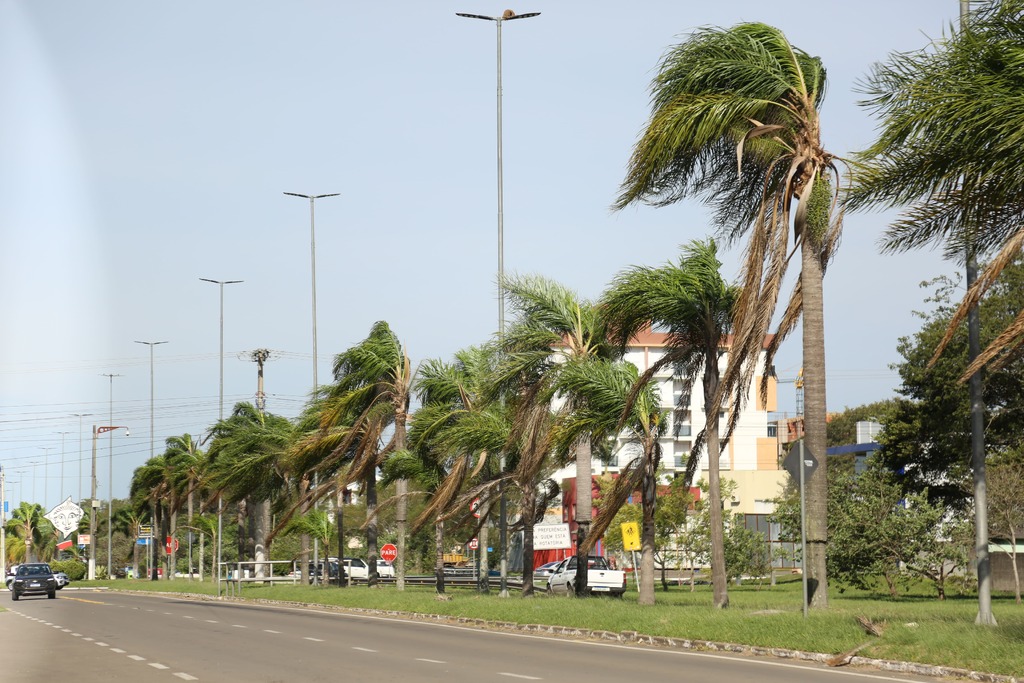 O que é um ciclone bomba? Meteorologista explica fenômeno e por que preocupação no RS é com ventos de até 100 km/h