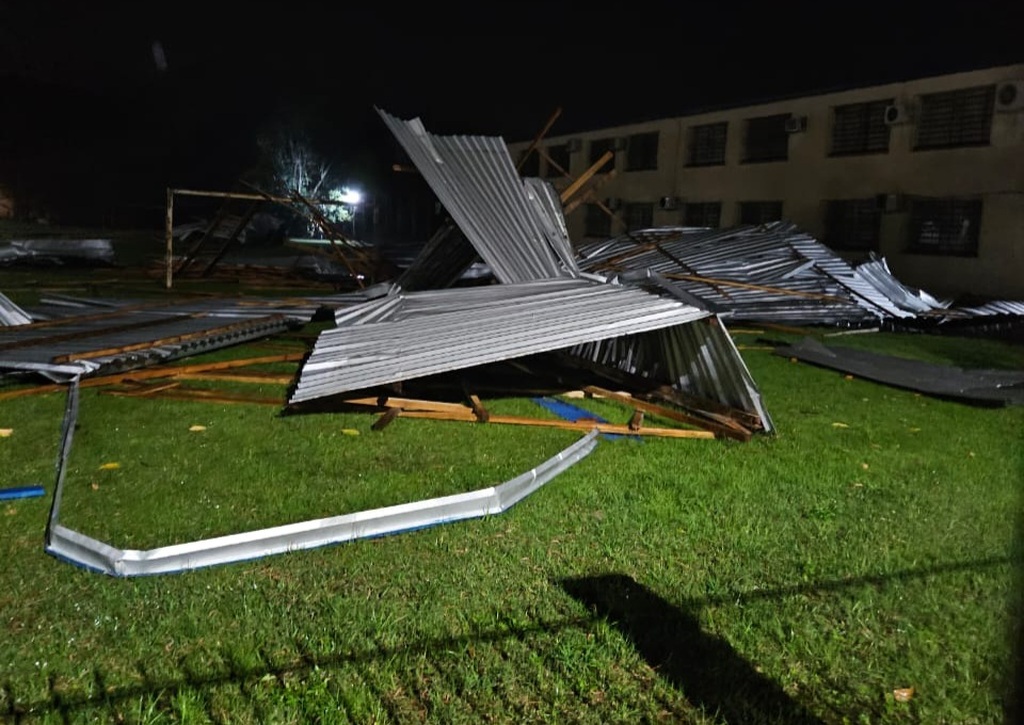 Temporal arranca parte da cobertura de escola em São João do Polêsine