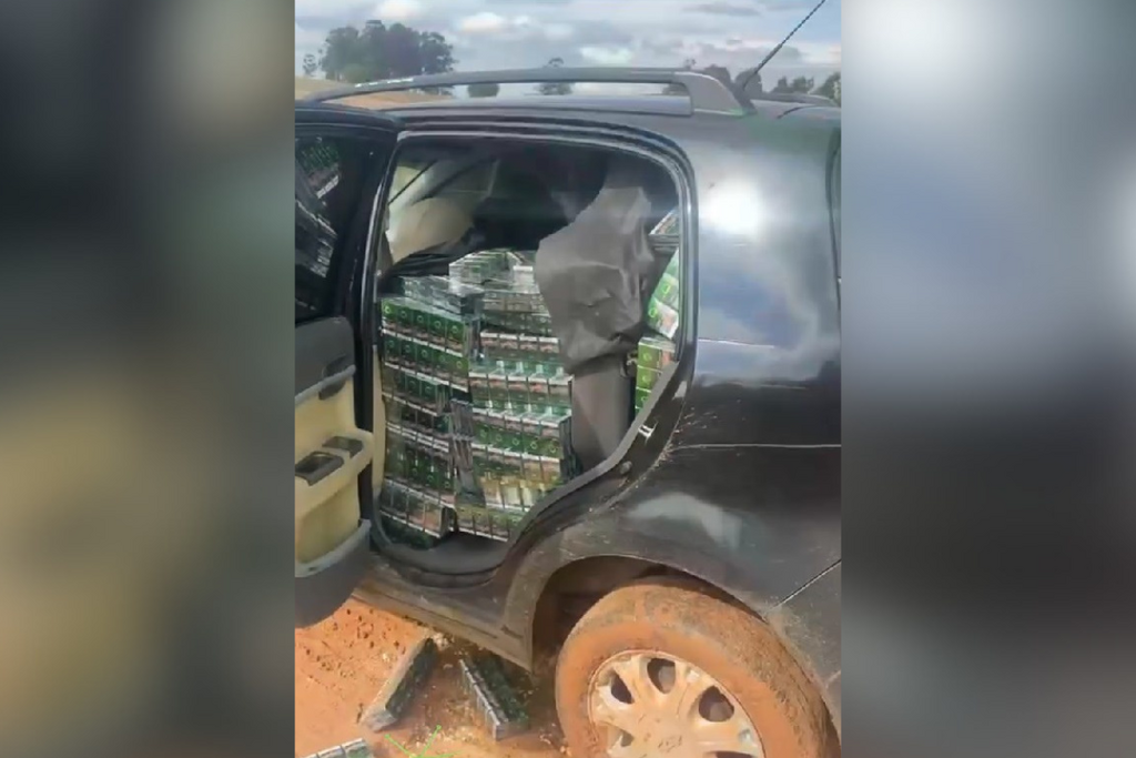 Motorista foge da PRF, atola carro e é preso com 10 mil maços de cigarros em Rosário do Sul