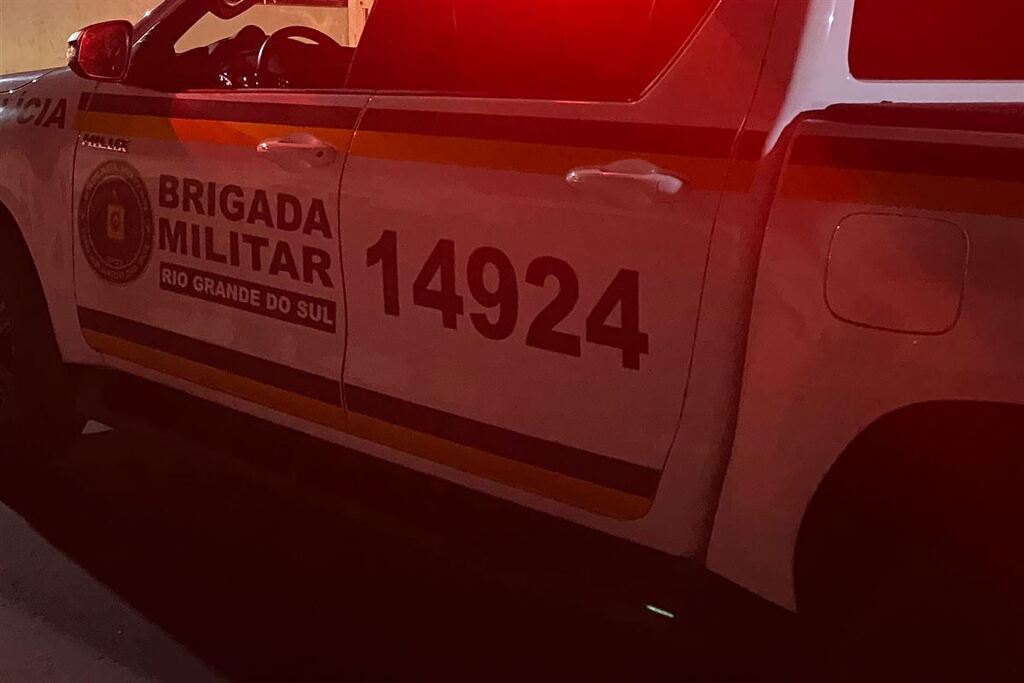 Dupla suspeita de organizar ataque contra integrantes de facção rival é presa com armas e toucas ninjas em Santa Maria