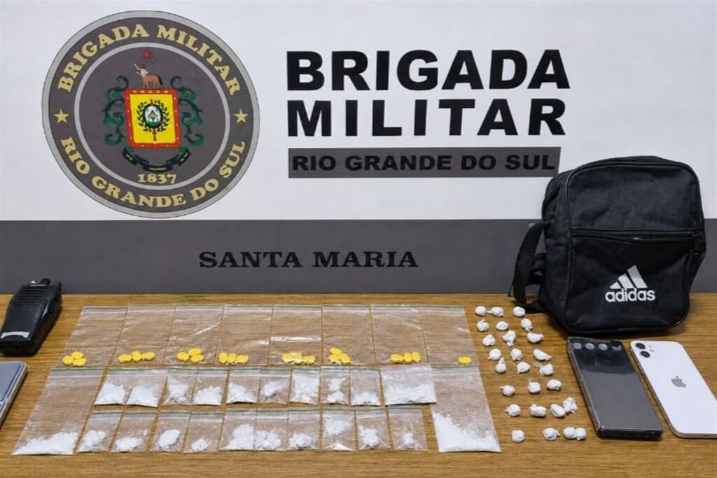 Jovem é flagrado pesando drogas e acaba preso com cocaína e ecstasy em Santa Maria