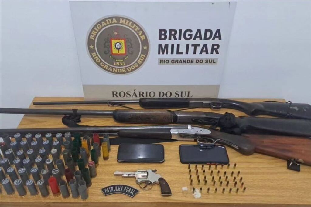 Armas são encontradas escondidas em galinheiro, e três homens são presos em Rosário do Sul